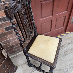 Antique carved oak decorative chair
