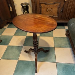 Antique Mahogany oval topped bobbin side table