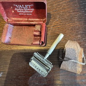Vintage Valet Autostrop safety razor
