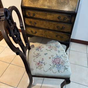 Victorian Period carved walnut side chair