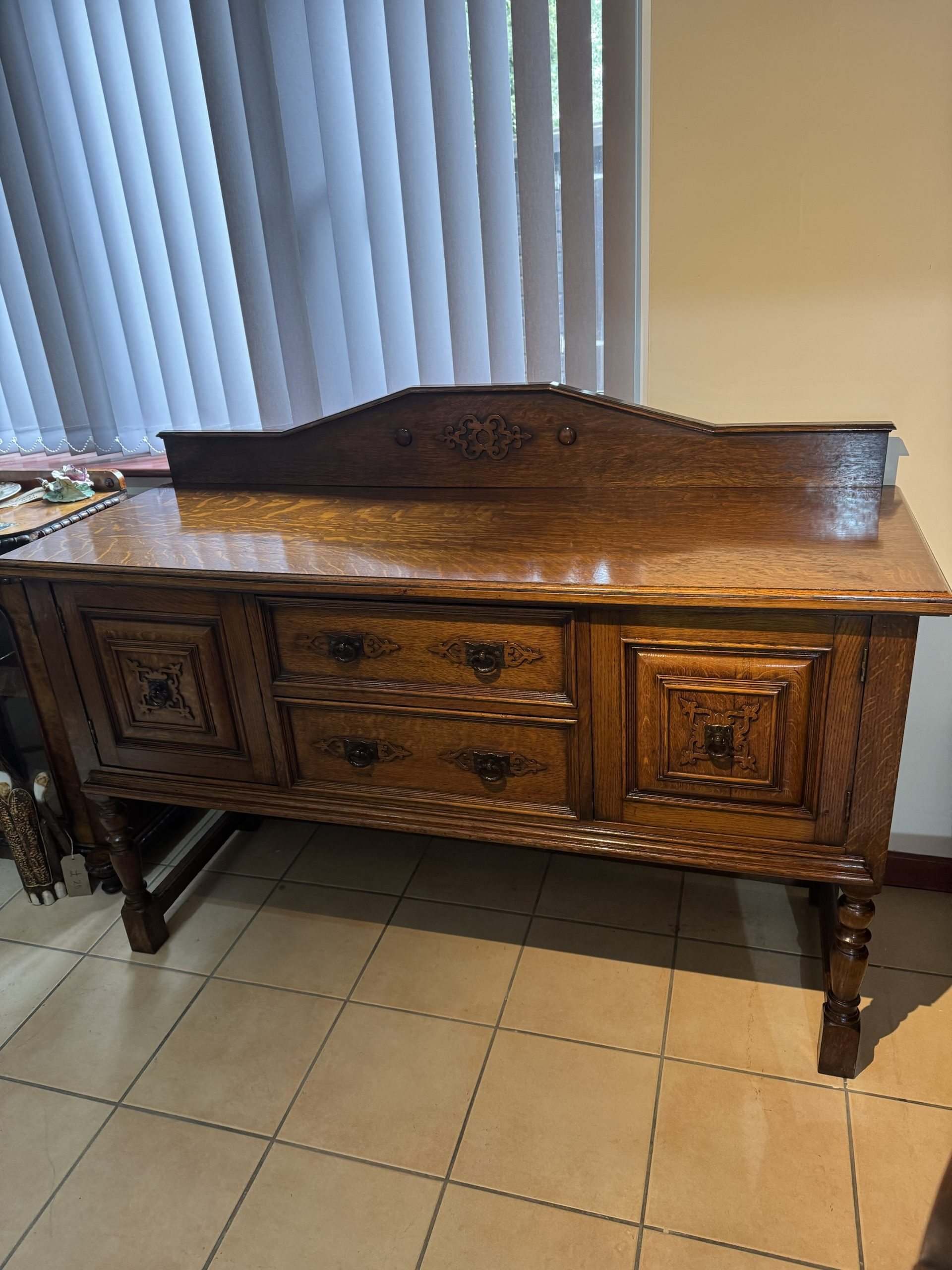 Antique 1900-1915 Carved Tiger Striped Oak Sideboard with Raised Back Panel - Image 10