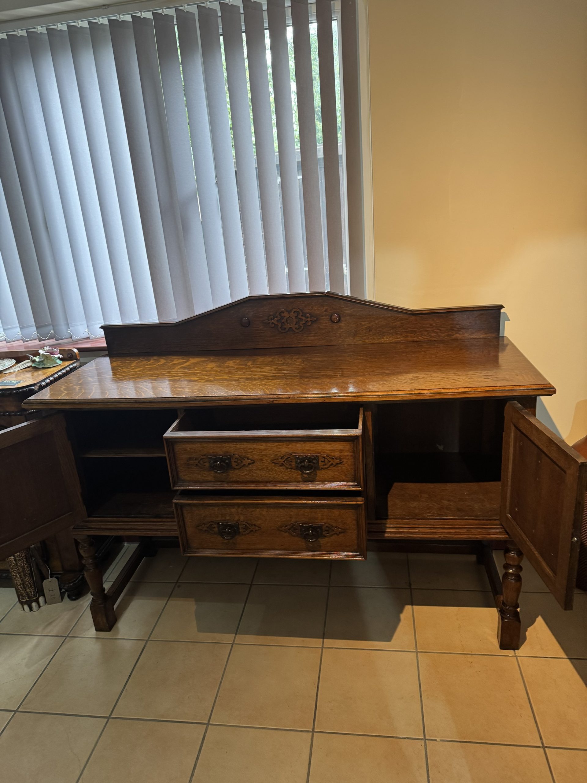 Antique 1900-1915 Carved Tiger Striped Oak Sideboard with Raised Back Panel